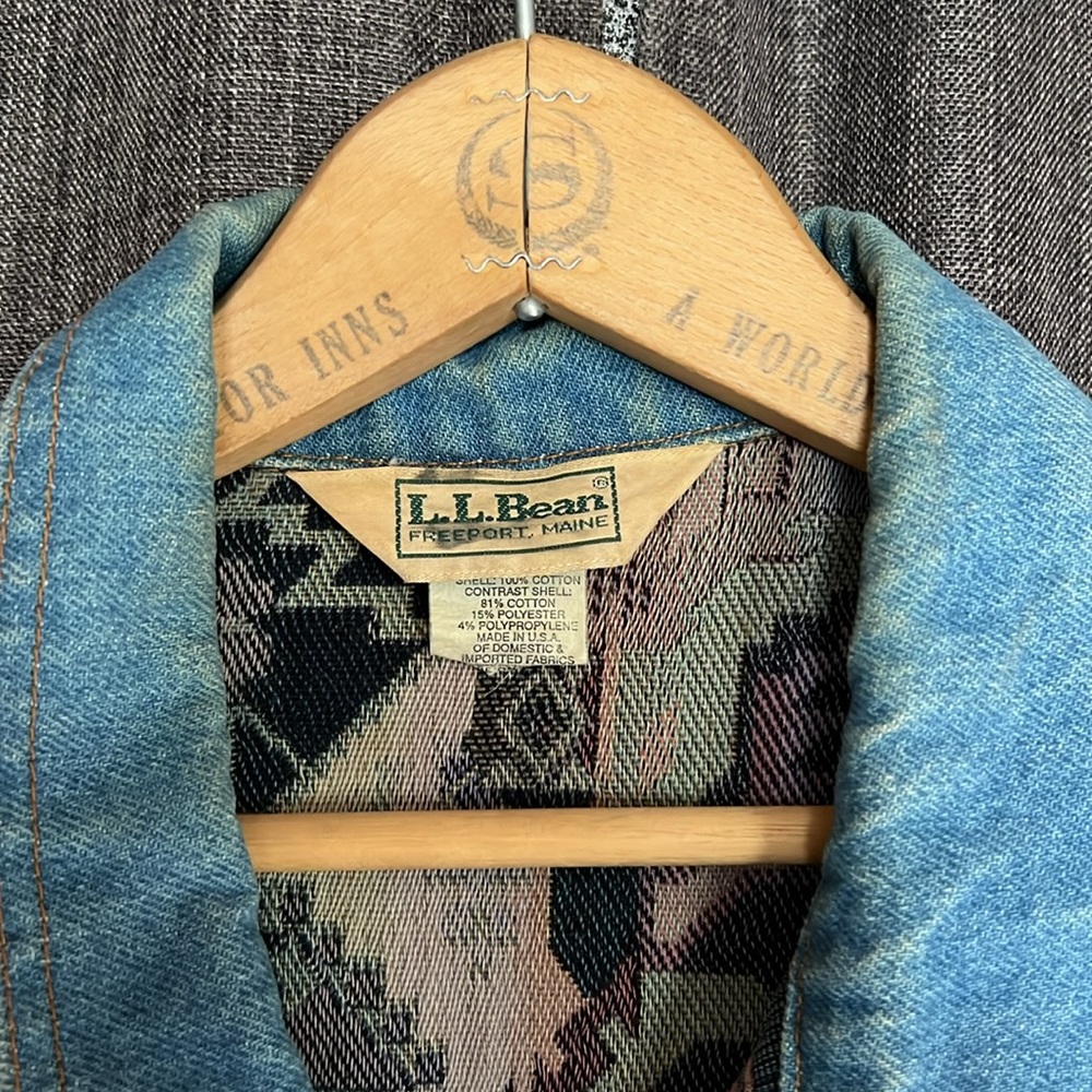 L.L. Bean denim vintage jacket with tapestry shoulder size petite medium - Picture 7 of 9
